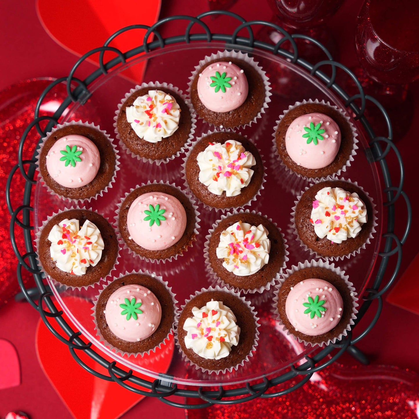 ミニストロベリーチョコボックス（ミニカップケーキ12個セット）