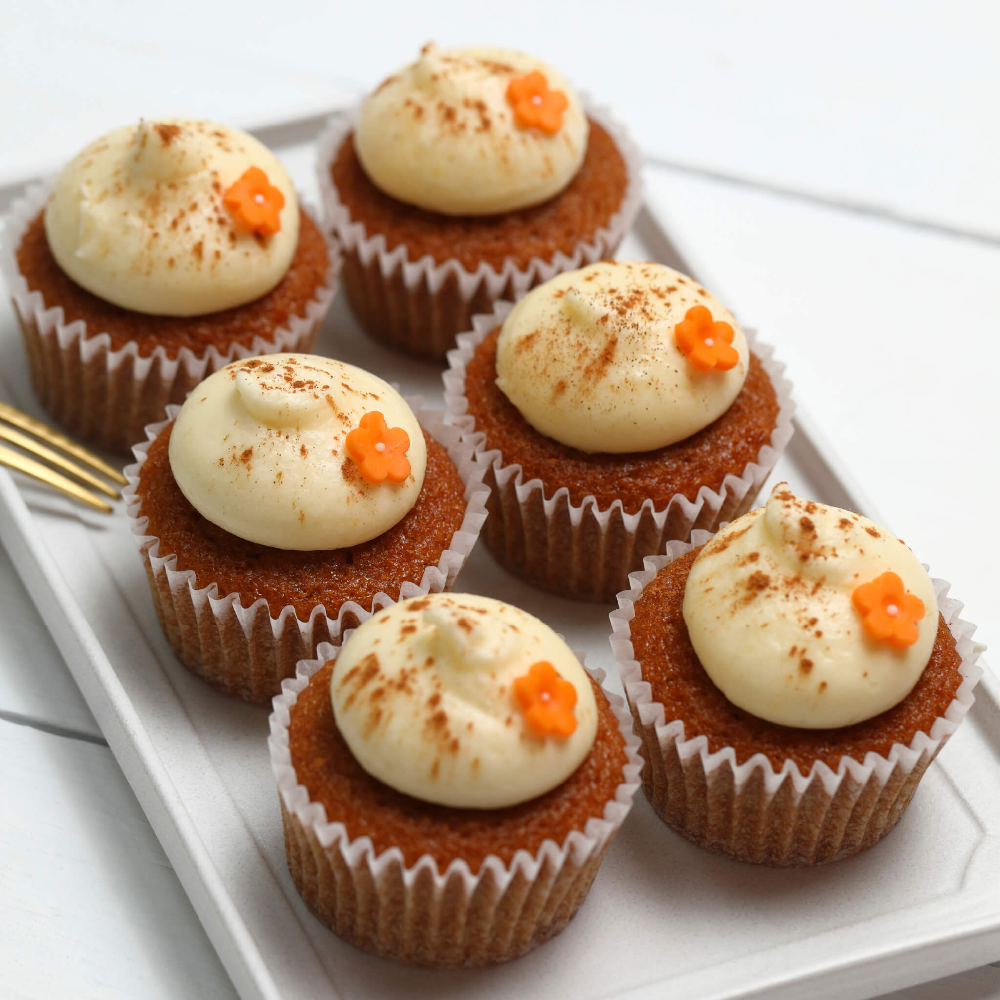Carrot Cupcake Box of 6 - Bellas Cupcakes Tokyo | Gift Delivery