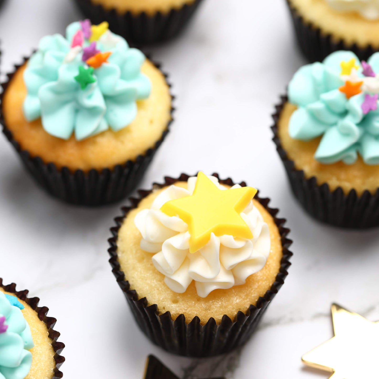 Mini Star Birthday Box (24 pieces) *Shipped sequentially within 3-4 days