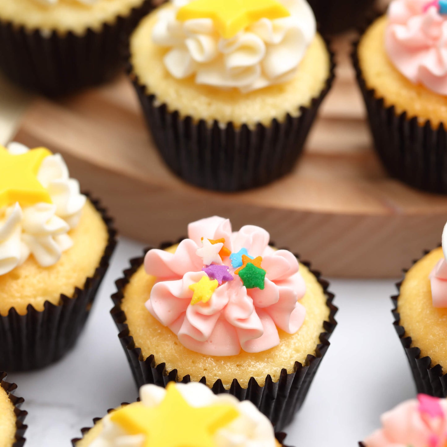 Mini Star Birthday Box (24 pieces) *Shipped sequentially within 3-4 days