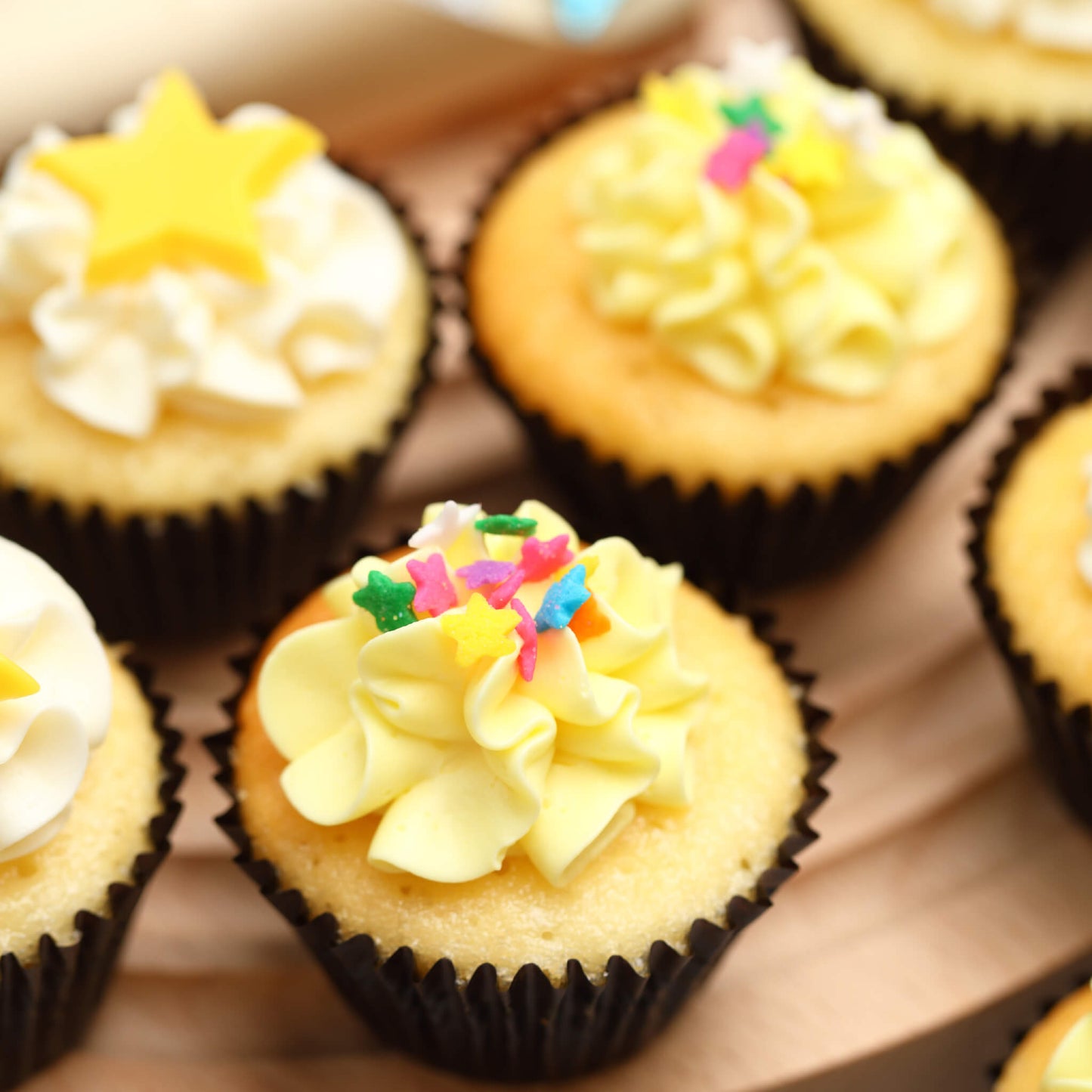 Mini Star Birthday Box (24 pieces) *Shipped sequentially within 3-4 days