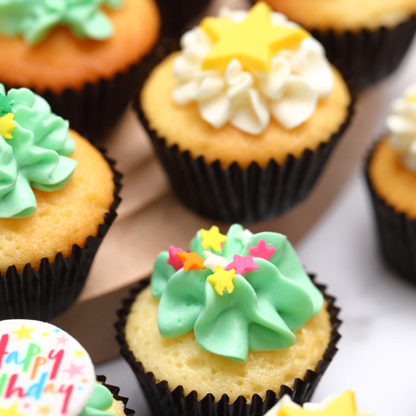 Mini Star Birthday Box (24 pieces) *Shipped sequentially within 3-4 days